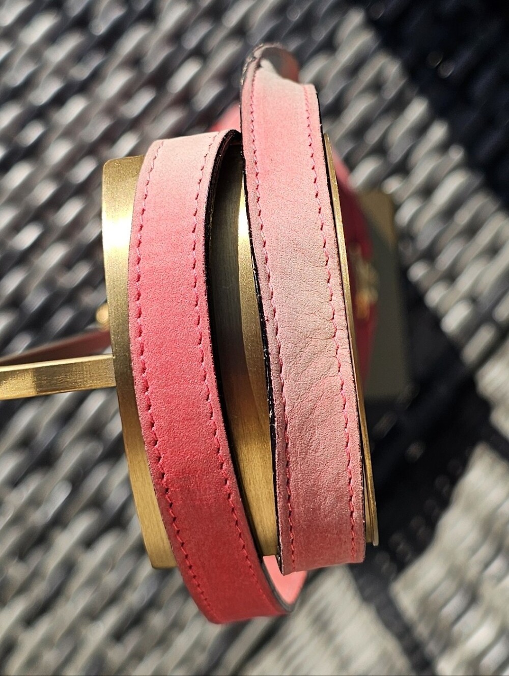 Vintage Salvatore Ferragamo Vara Bow Crossbody Bag - OMBRE PINK SUEDE - Picture 4 of 13